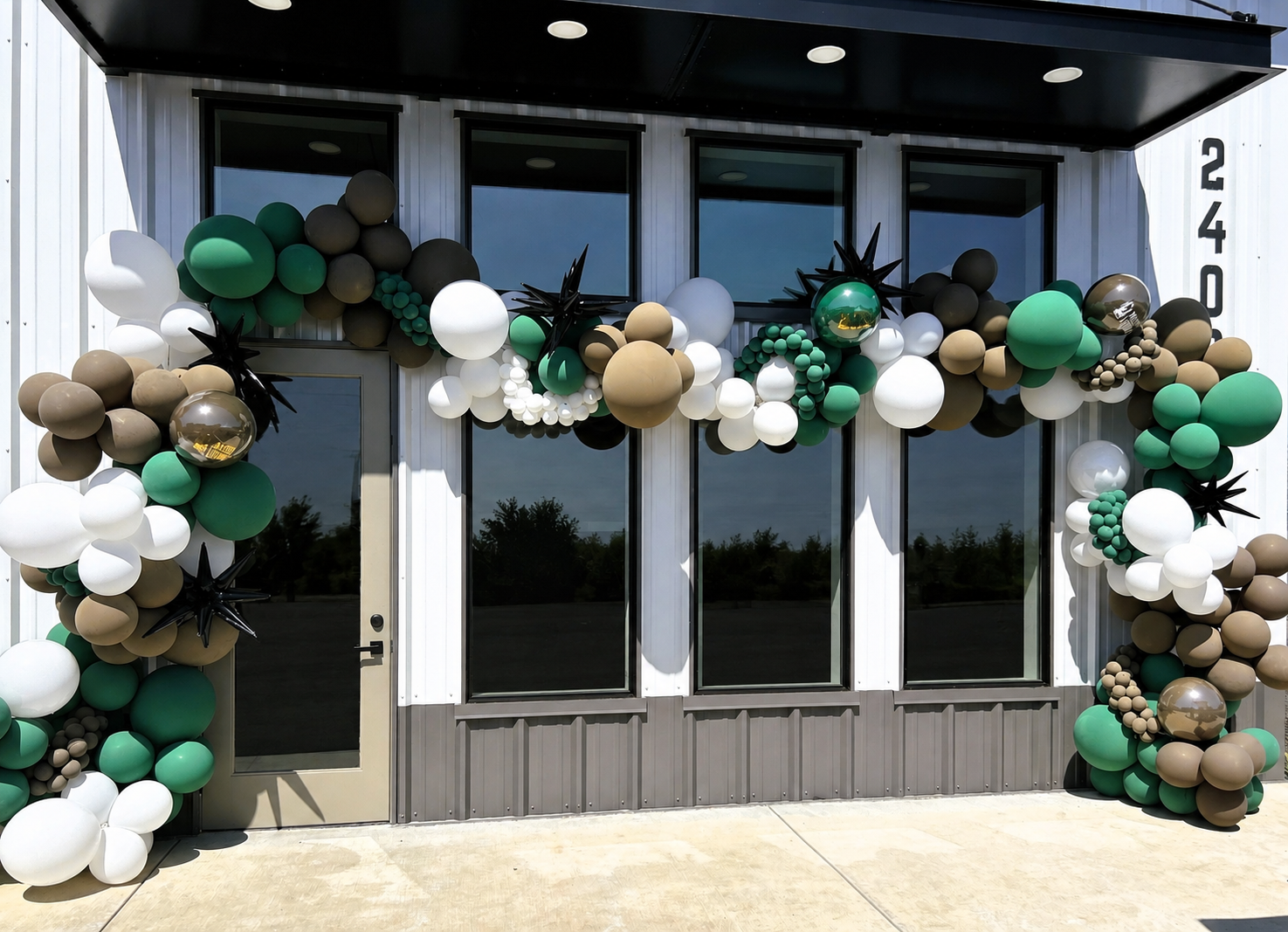 Commercial Storefront Balloon Arch Installation